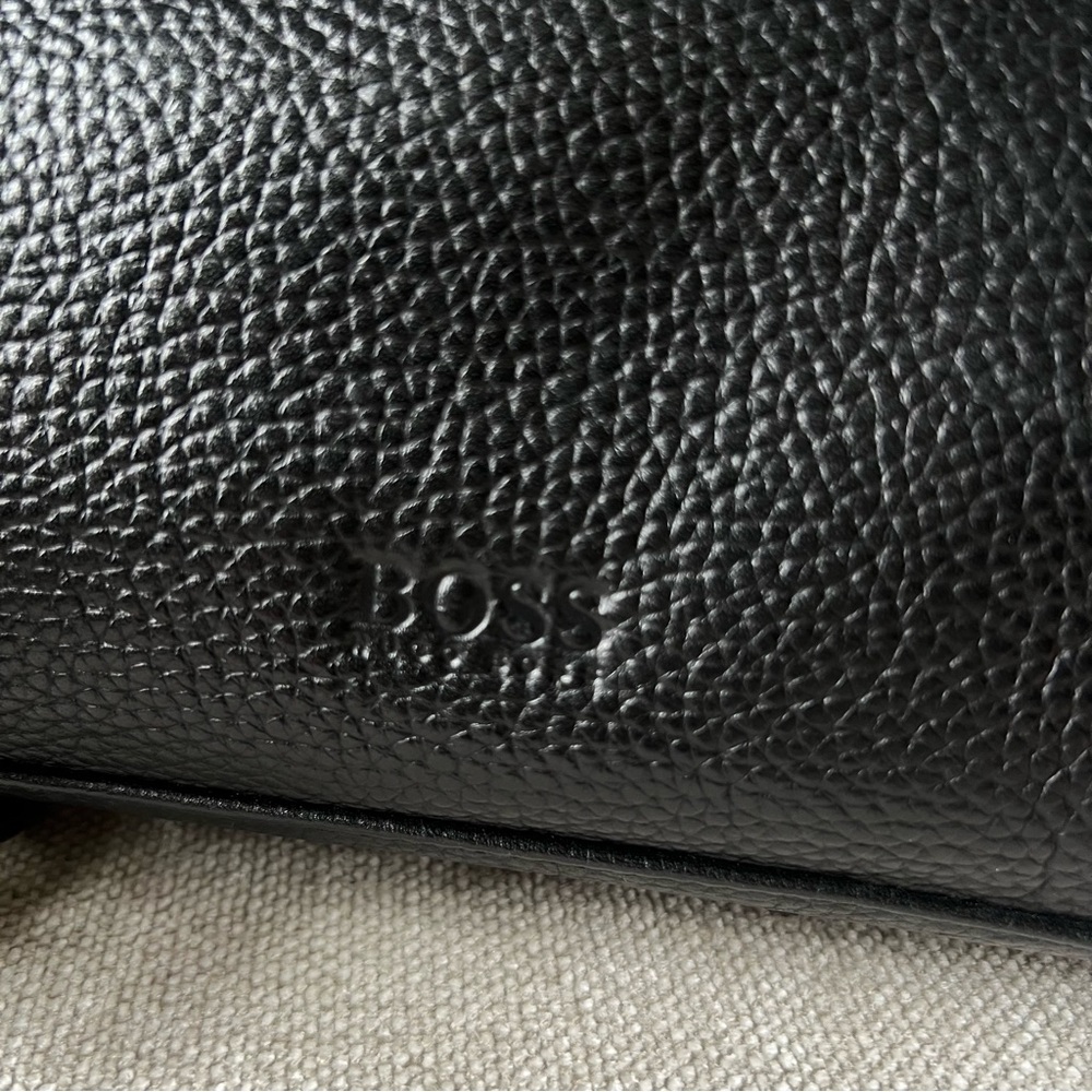 HUGO BOSS Black Leather Messenger Laptop Men's Bag - Picture 3 of 16